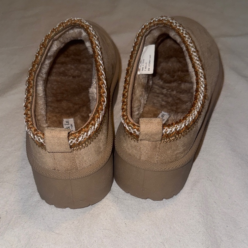 Olivia & Kate size 4 Tan platform clogs NWOT - Picture 5 of 8